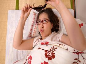 合算12発抜き！！親の再婚でできた義姉は喪女！だらしないのにエロすぎた無防備巨乳な姉に杭打ち中出しされた僕…南天音 サンプル動画サムネイル